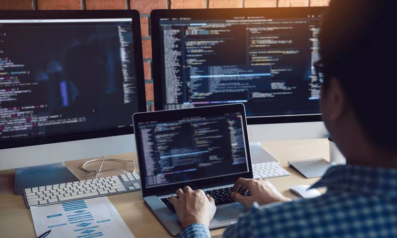 数据科学选型：R与Python如何赋能威海网站建设？